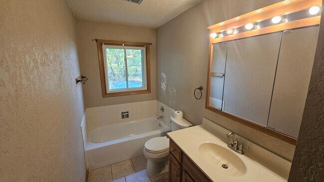 Foto del edificio - 3626 Keymeer Dr