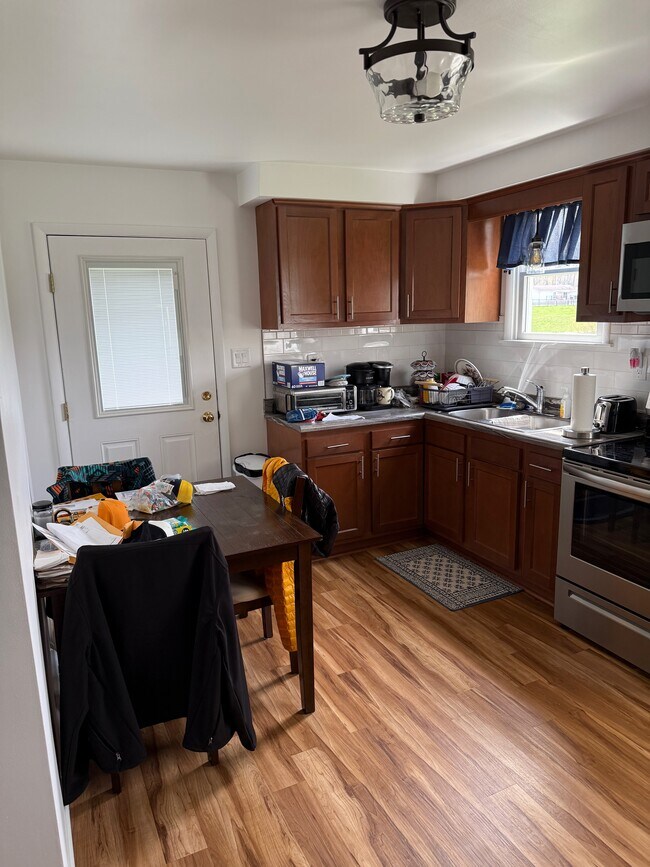 Foto del edificio - 129 Carr Rd