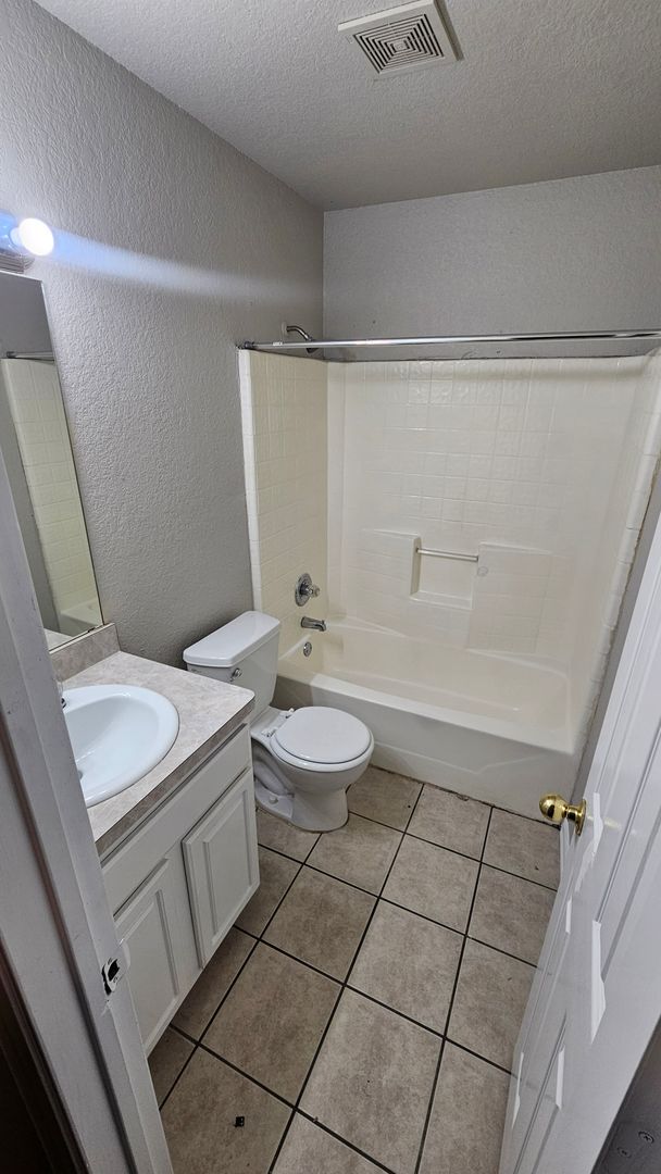 Building Photo - 933 Baker