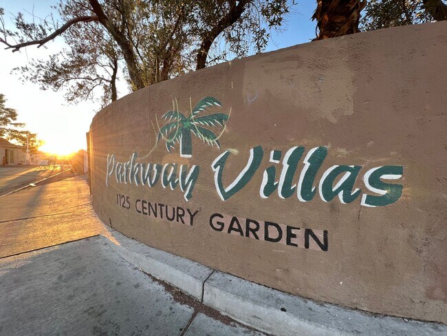 Foto del edificio - MOVE-IN READY! 3BD/2BA CONDO W/ 1 CAR GARAGE!