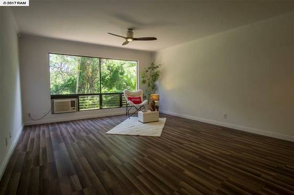 Building Photo - 15 Kulanihakoi St