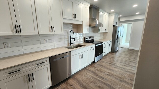 Building Photo - 616 S Miller Ave