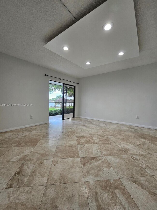 Foto del edificio - 9719 Hammocks Blvd