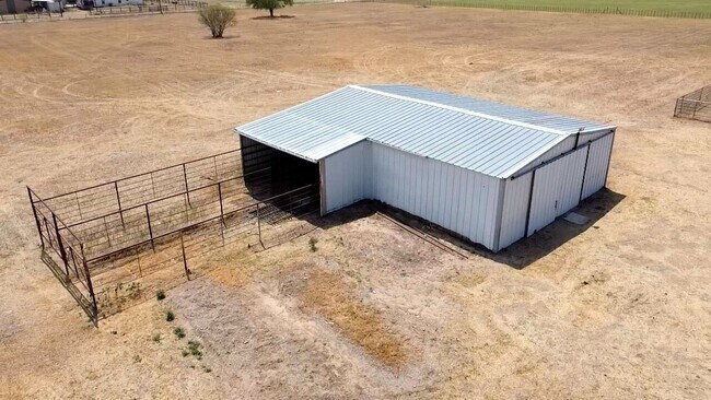 Foto del edificio - 5.25 ACRE Horse Property