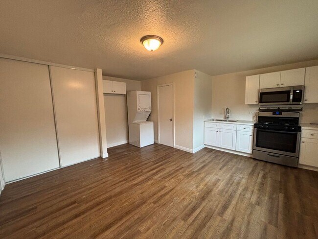 Building Photo - 5890 Antonia Pl