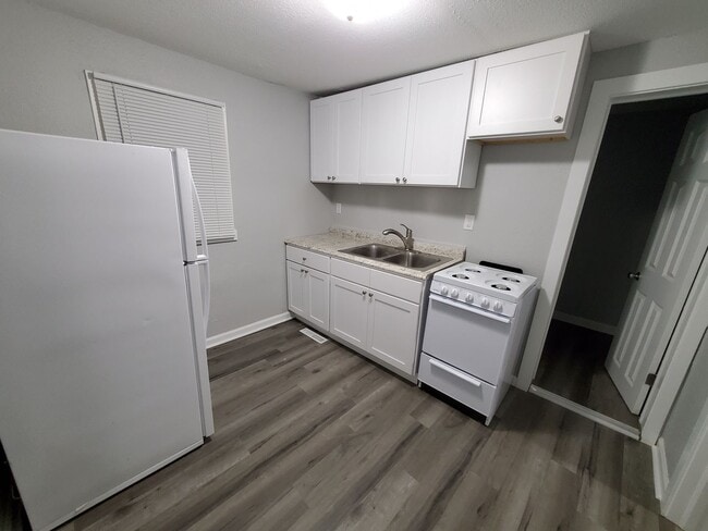 Building Photo - 231 W Follett St