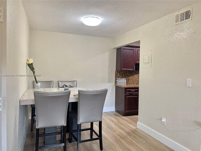 Building Photo - 7105 Miami Lakes Dr