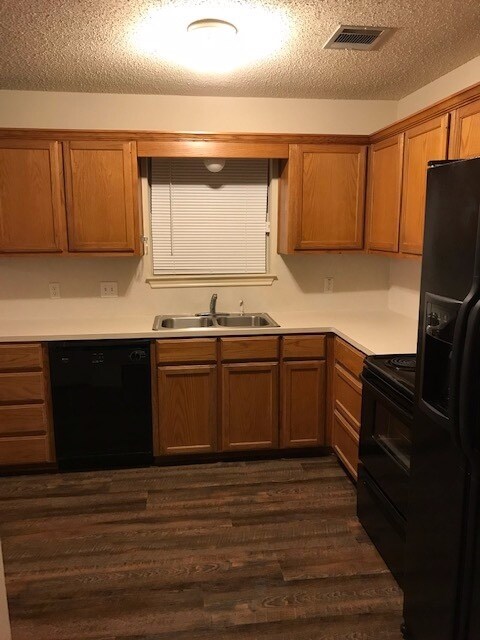 Building Photo - 3/2 in Midway ISD