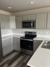 Building Photo - 612 Mead Ave