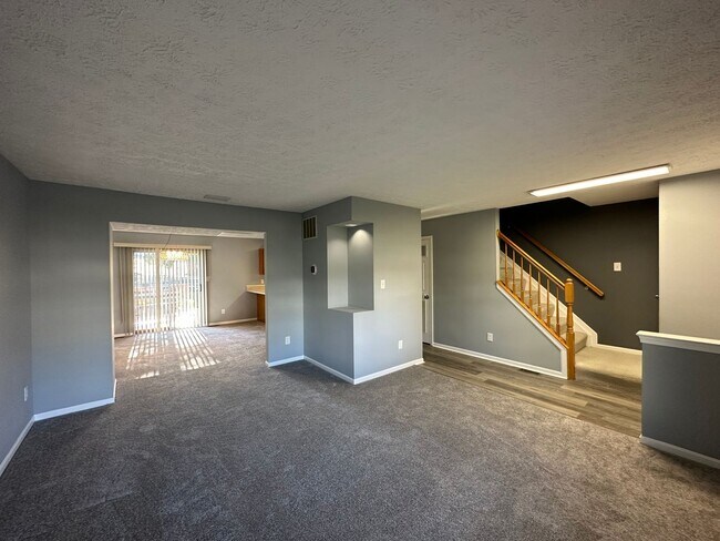 Building Photo - Charming 3 Bedroom/2.5 Bathroom Detached H...