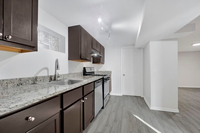 Foto del edificio - 1914 W Henderson St