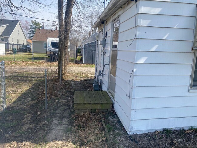 Building Photo - Welcome to this charming 1 bedroom, 1 bath...