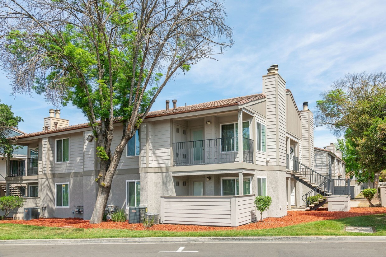 River Oaks Apartments Hanford, CA