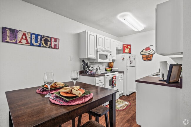 1 habitación, 1 baño - 450 pies cuadrados - Comedor - Riverside Ranch Apartments