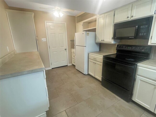 Building Photo - 107 Jurek Ln