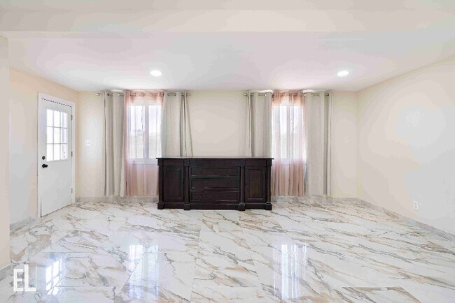 Foto del edificio - 2954 W Villa Theresa Dr