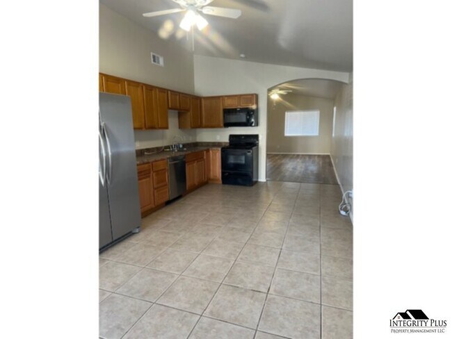 Building Photo - 9036 W Concordia Dr