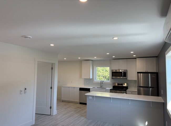 Building Photo - 55 Rosedale Av