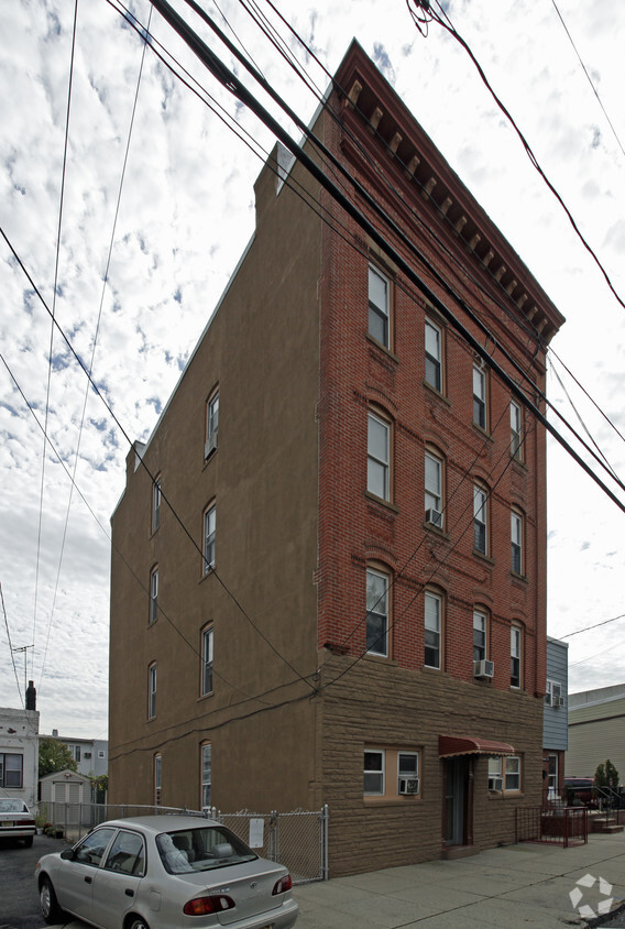Building Photo - 42 Wright Ave