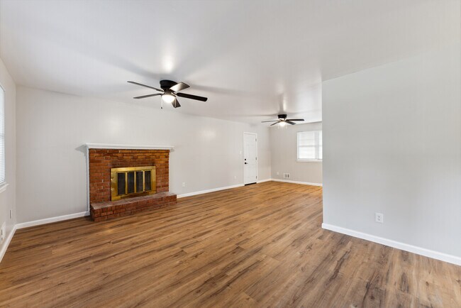 Building Photo - Mechanicsville Rental on Golf Course