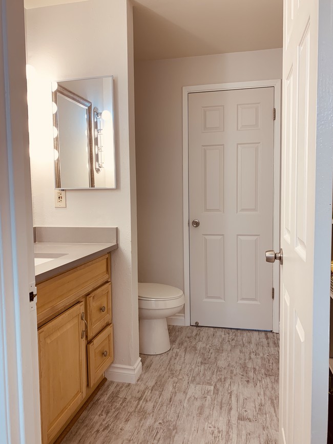 Remodeled Bathroom - 9302 Redmond-Woodinville Rd NE