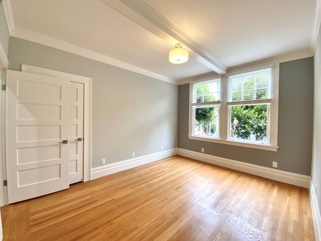 Building Photo - FULLY REMODELED 2BR/1BA. Dishwasher! Laund...