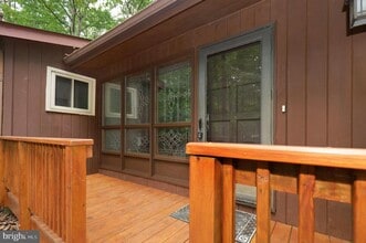 Building Photo - 11800 Wolf Run Ln
