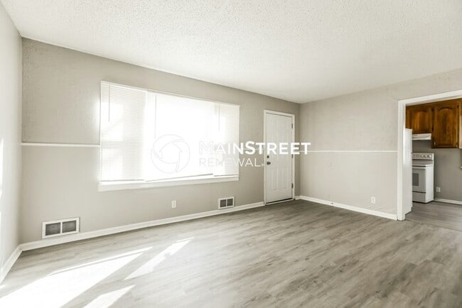 Building Photo - 3 Bedroom Pet-Friendly Home in Kansas City, MO with Main Street Renewal