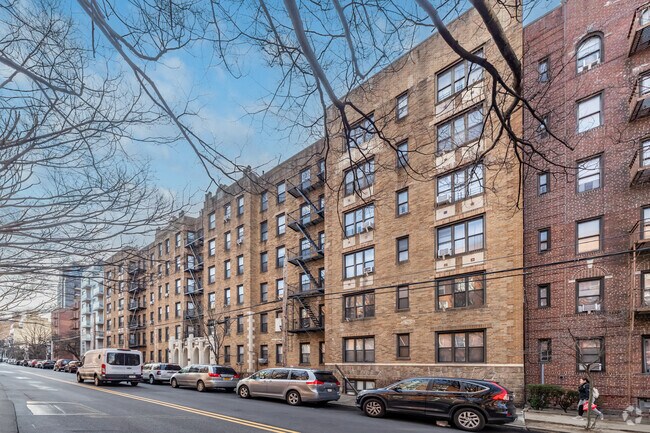 Foto del edificio - 144-32 35th Ave
