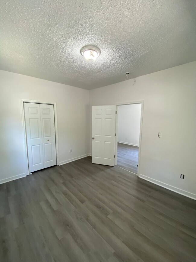 Foto del edificio - Renovated 3 bedroom home in Petersburg ava...