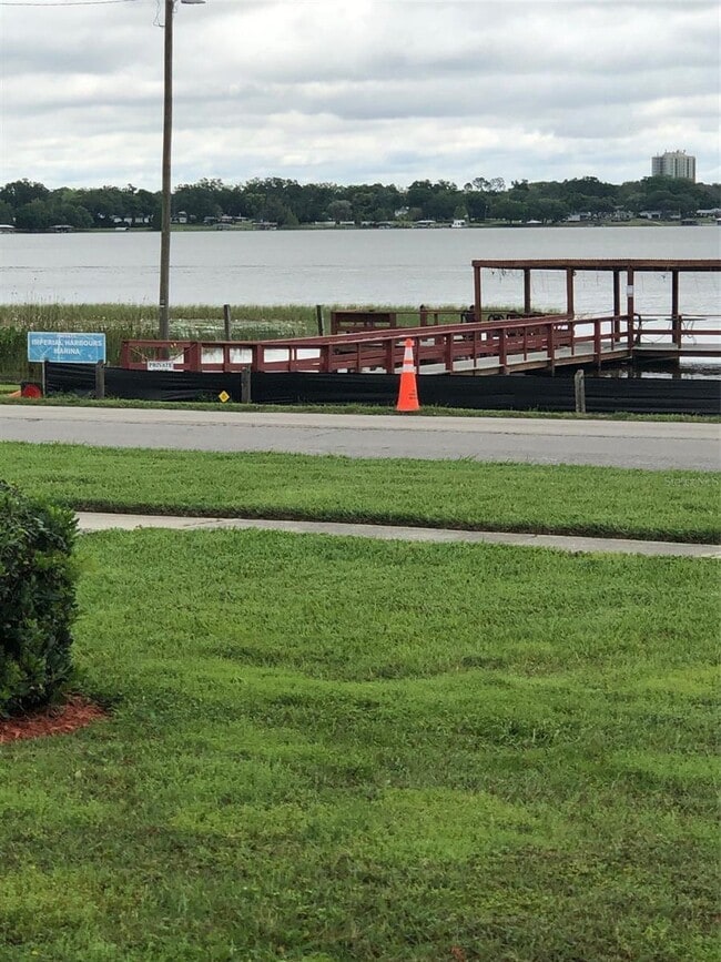 Foto del edificio - 333 N Lake Howard Dr