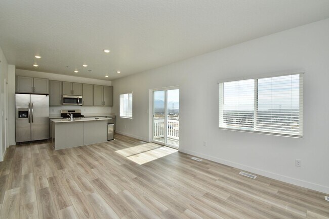 Foto del edificio - Spacious Saratoga Springs 4 Bed 3.5 Bath Corner Home with Stunning Views