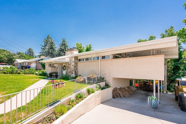 Foto del edificio - 450 E Mill St S