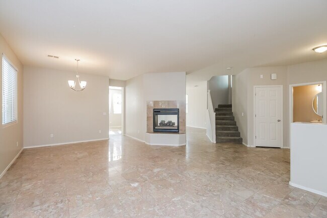 Building Photo - 1303 E Julian Dr
