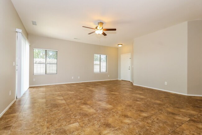 Building Photo - 505 W Del Rio Ln