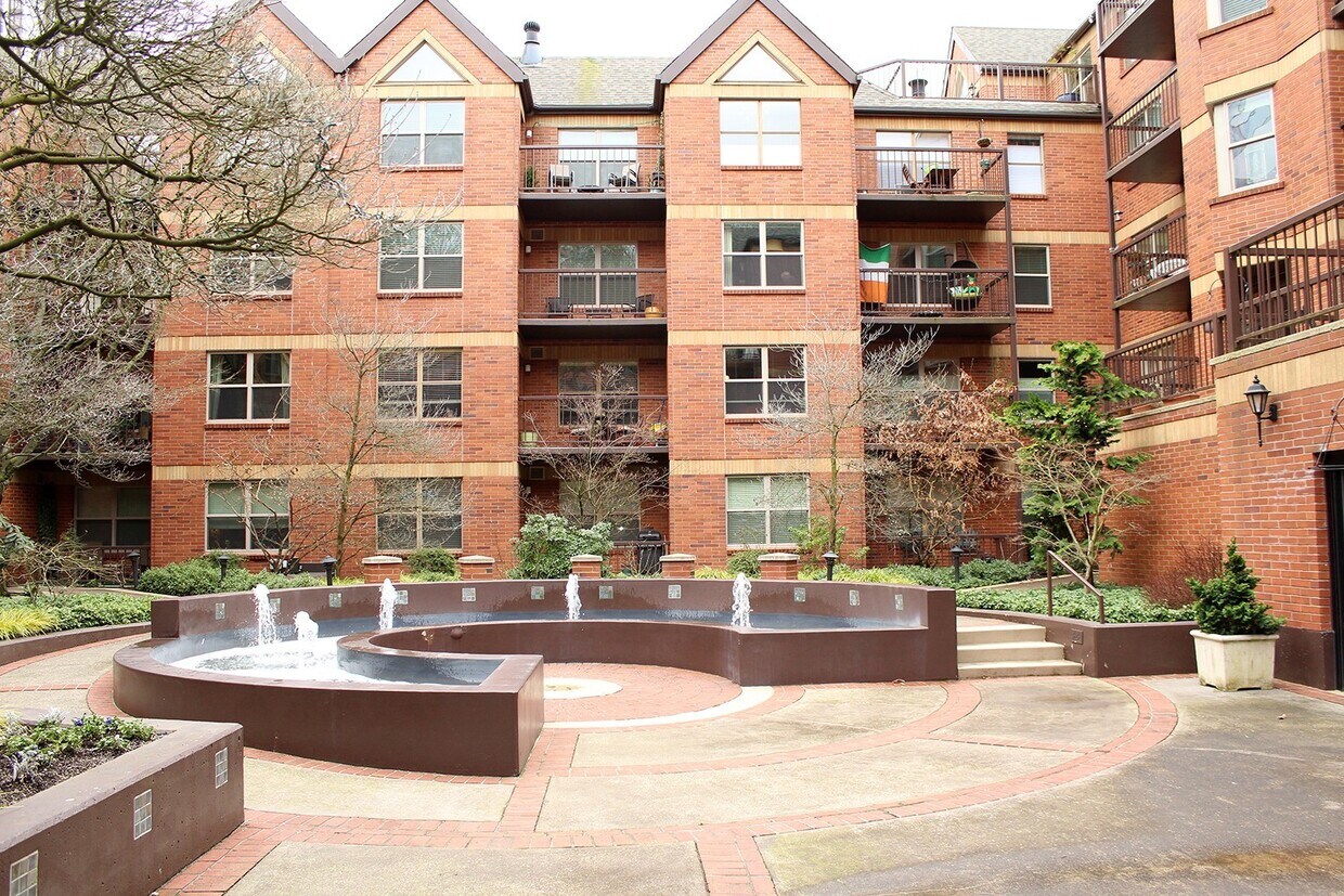 Primary Photo - Condo on PSU Park Blocks-- Secure Parking ...