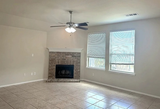 Building Photo - 511 Highland Fairway Ln