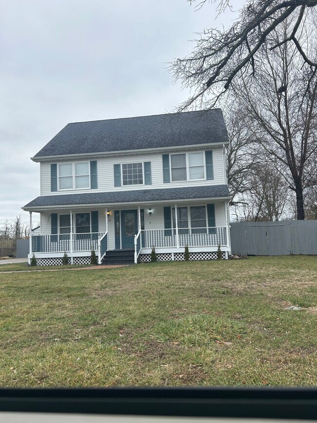 Building Photo - 60 Lynbrook Dr