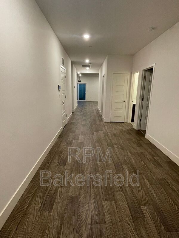 Building Photo - 9609 Crystal Falls Ln