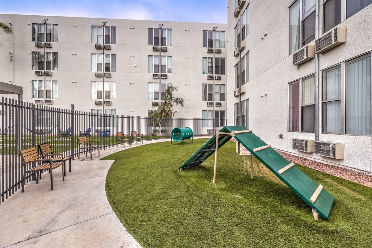 The 211 Apartments - 211 N 8Th St Las Vegas, NV 89101 | Apartments.com