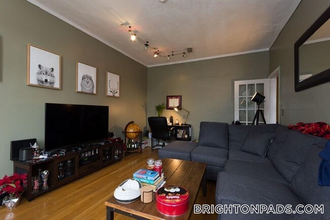 Building Photo - 1874 Commonwealth Ave