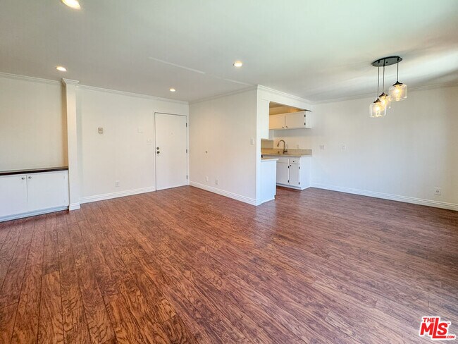 Foto del edificio - 8163 Redlands St