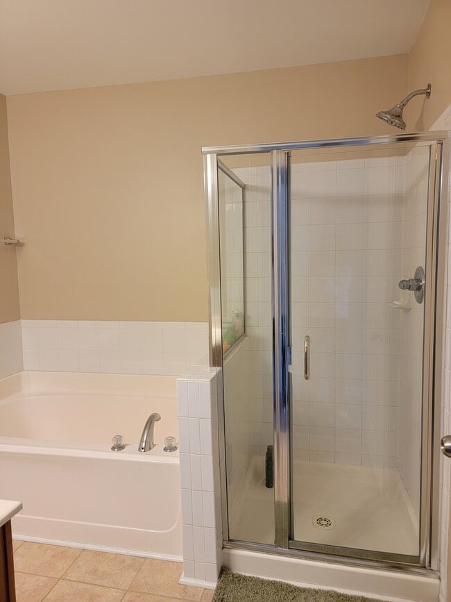 Foto del edificio - 2220 Valley Edge Dr