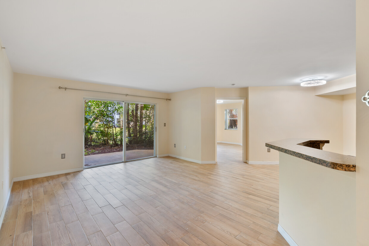 Foto principal - 771 N Pine Island Rd