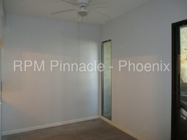 Building Photo - 1205 E Northshore Dr