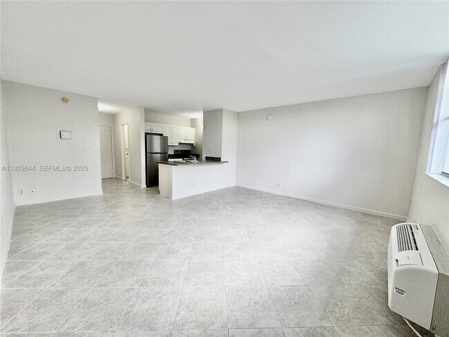 Foto del edificio - 2401 Riverside Dr