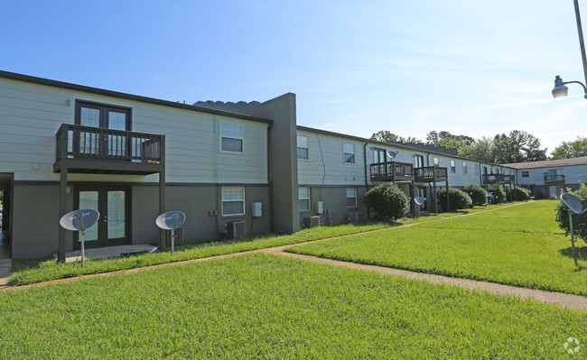 Building Photo - Vines at Cedar Creek Court
