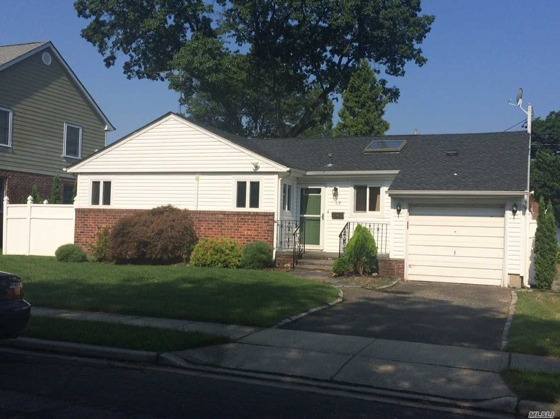 Primary Photo - 68 Willets Dr