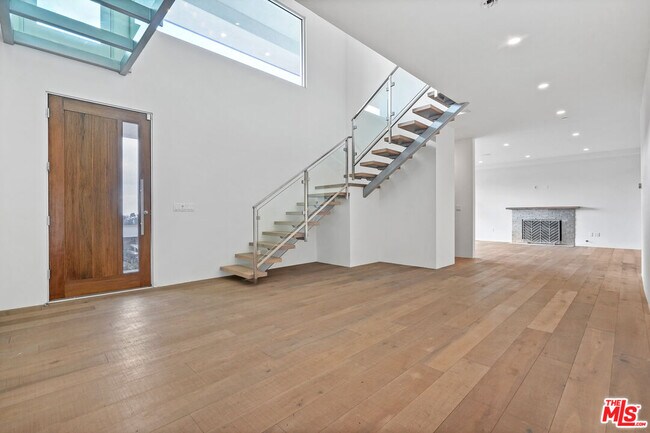 Building Photo - 7927 Oceanus Dr