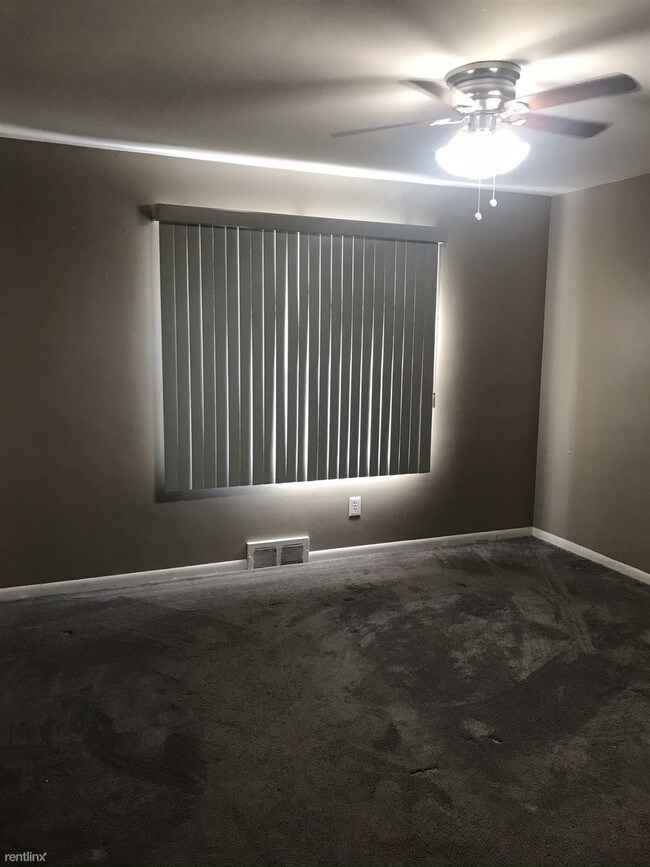 Building Photo - 3 br, 1.5 bath House - 11332 Riverdale